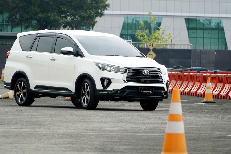 Harga Innova dan Fortuner Tambah Rp 7 Juta Dengan Tambahan Euro 4 Mesin Diesel