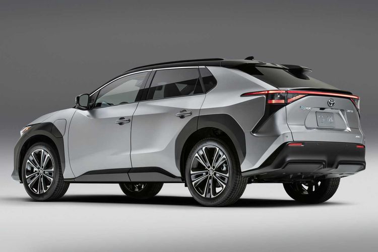 Mengendarai Toyota bZ4X, SUV Listrik untuk G20 Bali