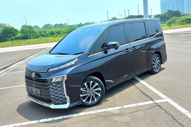 Interior Toyota New Voxy, Terasa Gelap tapi Elegan